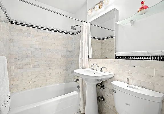 4th image of 360 E 72nd St APT B1411