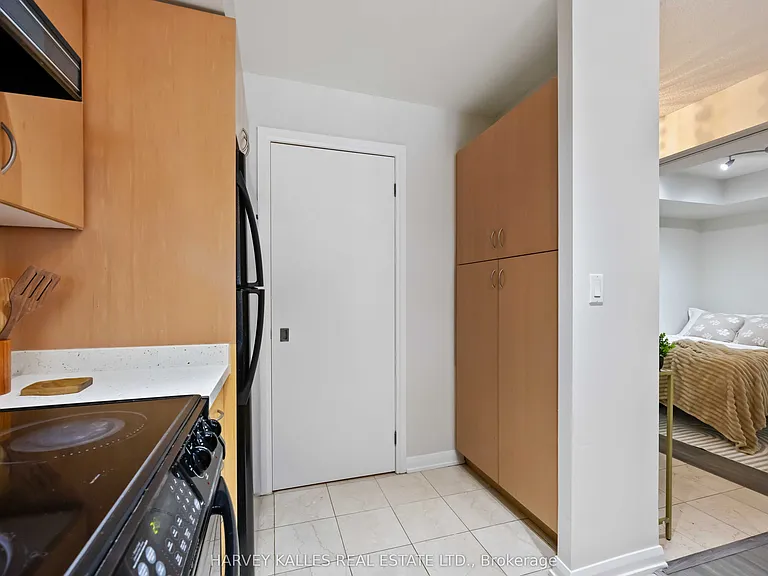 18 Beverley St #416 — Photo 20