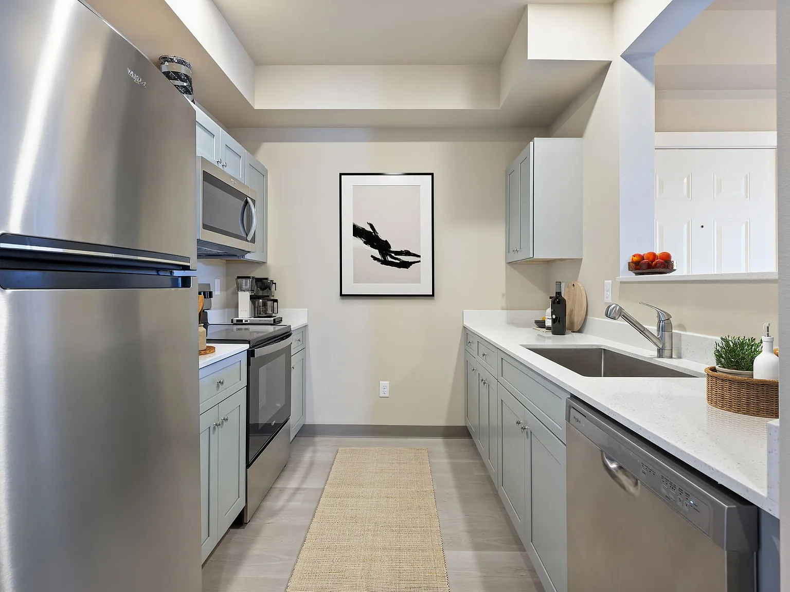 Twelve-O-Two Apartments — Photo 4