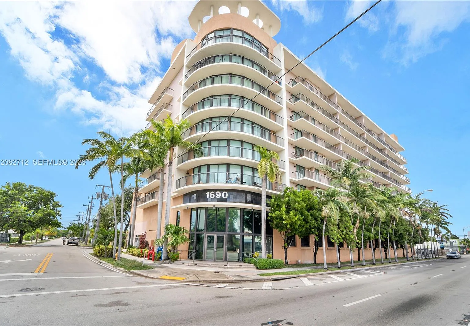 Coral Pointe Condo — Photo 1
