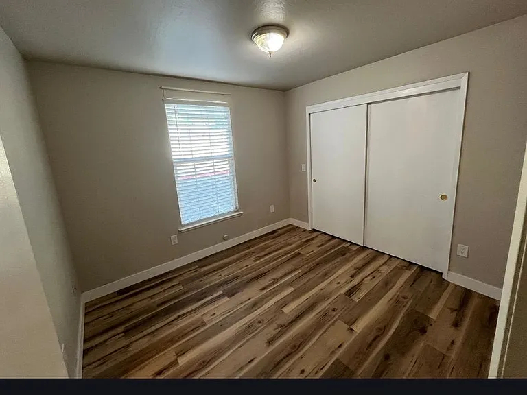100 S Shepherd St — Photo 1