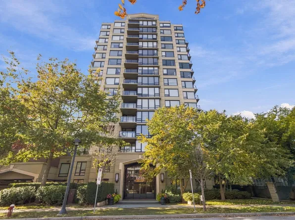 6233 Katsura St #701, Richmond, BC V6Y 4K1