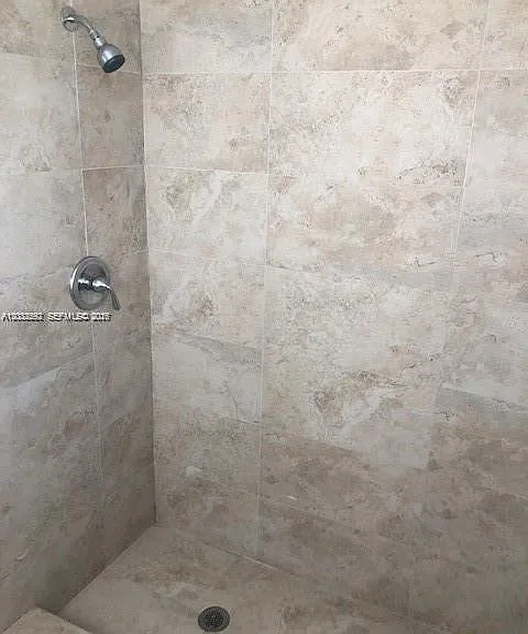 1045 SW 4th St #5 — Photo 6
