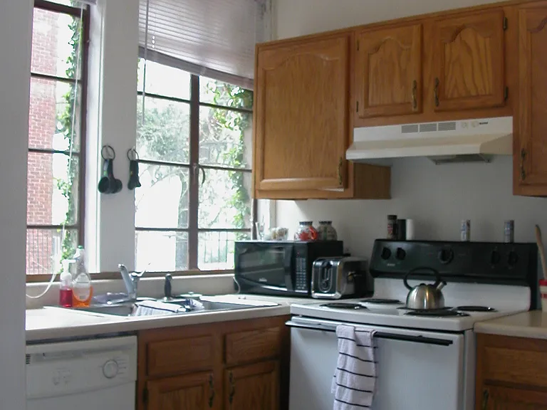 1712 Abercorn St — Photo 2