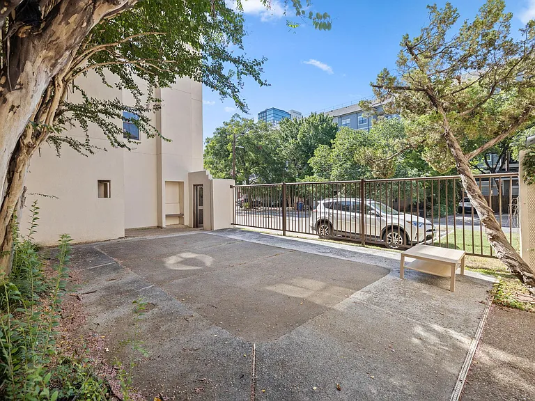 712 Graham Pl #203 — Photo 3