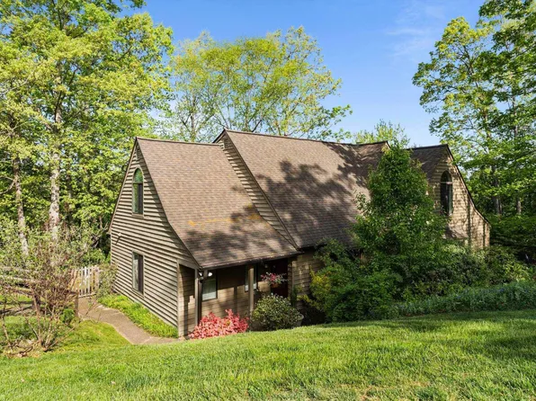 1306 Creekside Dr, Charlottesville, VA 22902