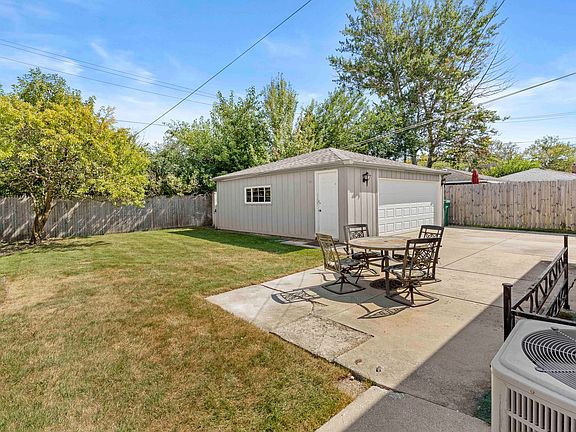 5th image of 8431 Melvina Ave