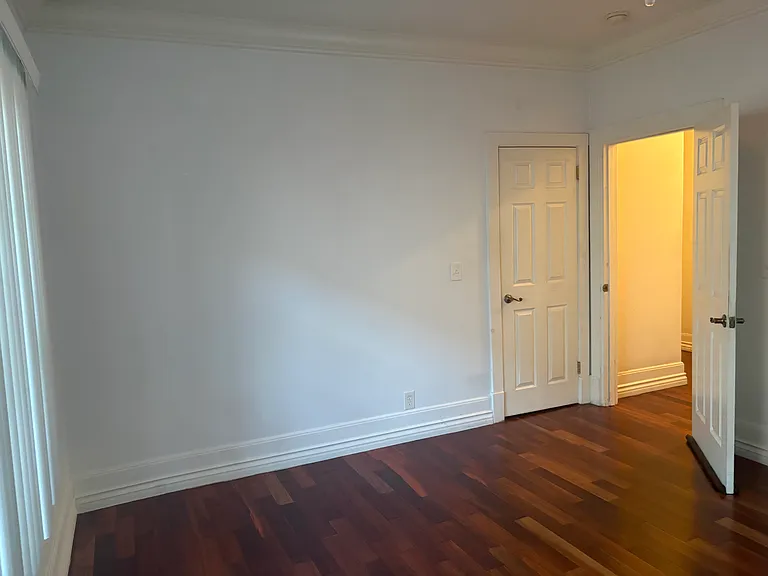 2320 S La Salle Ave — Photo 22