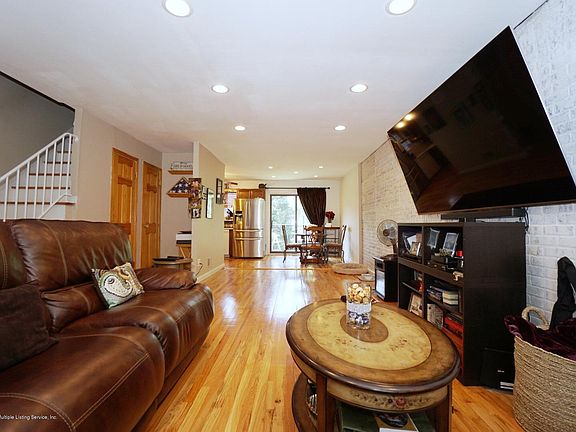4th image of 89 Dogwood Ln