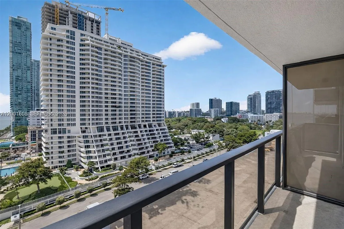 Building Photo - 600 NE 36th St #1220