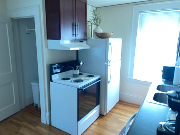 2nd image of 607 A S Hawthorne Rd #2