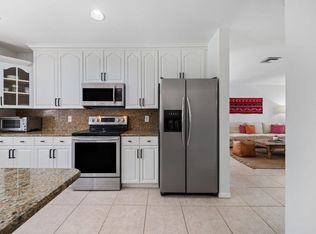 1527 S Club Dr, Wellington, FL 33414