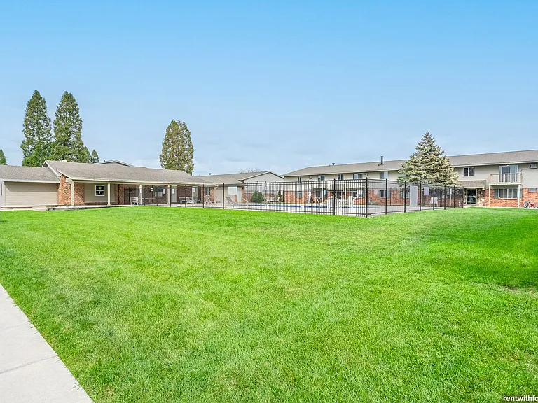 EVERGREEN PLACE — Photo 14