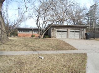 2840 SW Mulvane St, Topeka, KS 66611