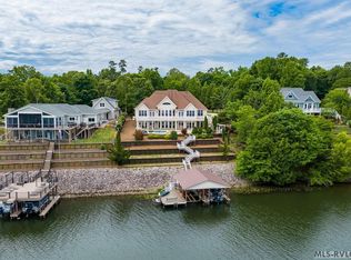 210 N Robinson Dr, Macon, NC 27551
