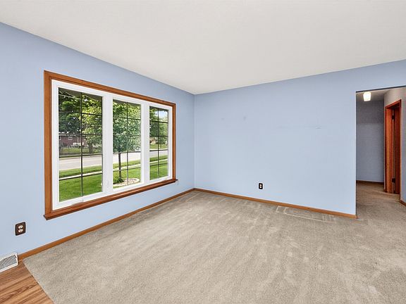 5th image of 5011 Lower Beaver Rd