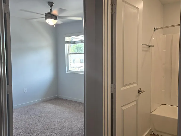 Sabine Apartments — Photo 11