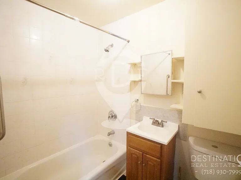 72 Nelson St #2R — Photo 6