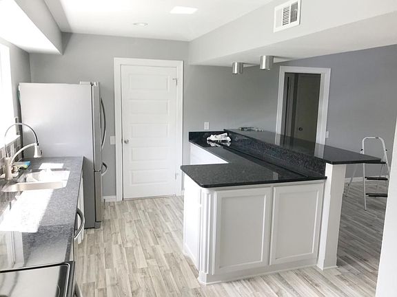 4th image of 3910 Crescent Dr