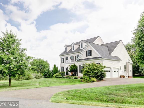 3rd image of 7381 Moccassin Ln