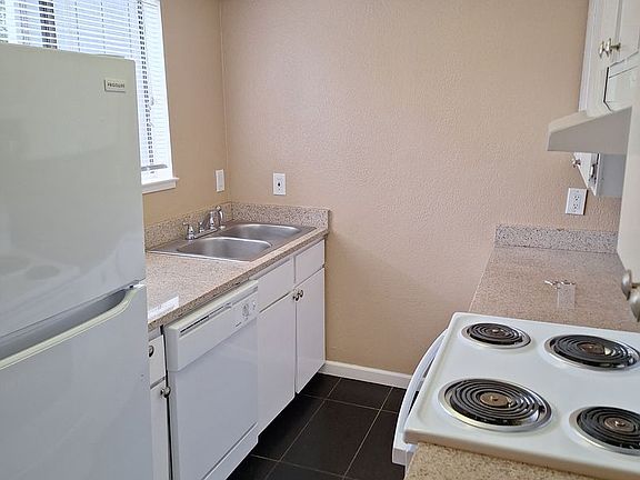 2nd image of 3215 United Dr Unit 4