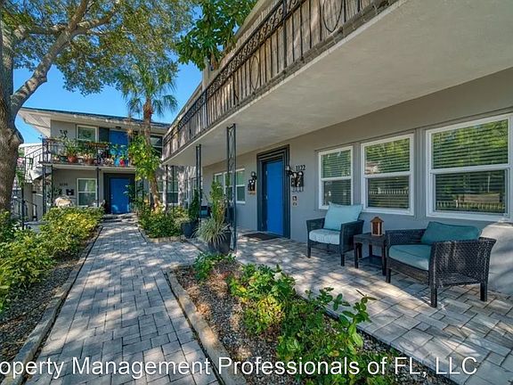 3rd image of 1122 Beach Dr NE APT 2