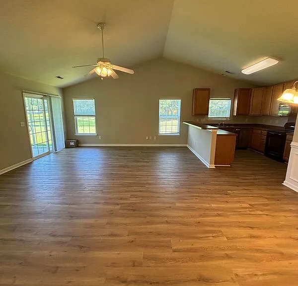 504 Savannah River Dr — Photo 11