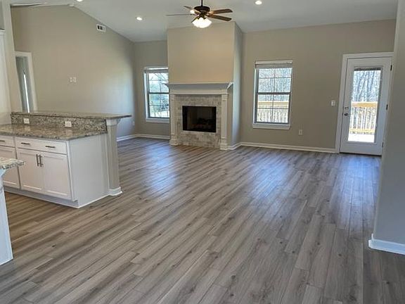 4th image of 1 Runnymede Ln