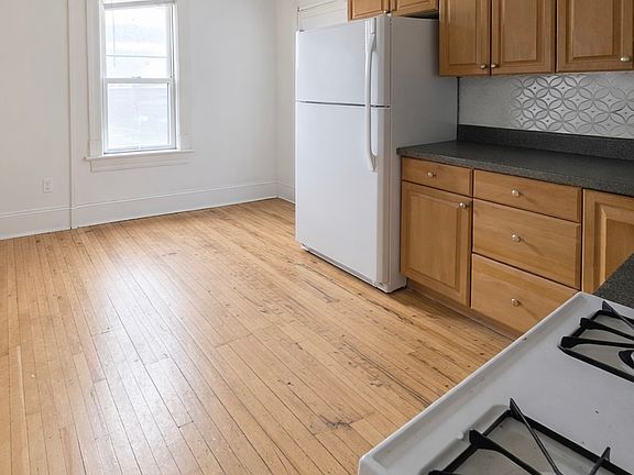 3rd image of 1303 E Hennepin Ave