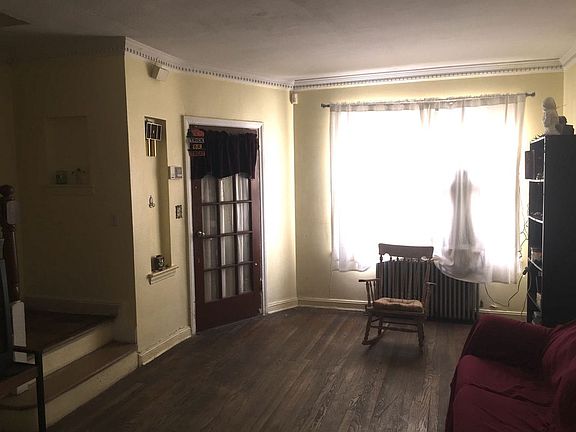 4th image of 4755 39th St