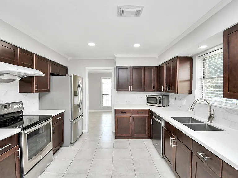 315 Muirwood Ln — Photo 13