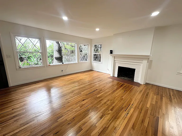 2416 Boone Ave — Photo 1