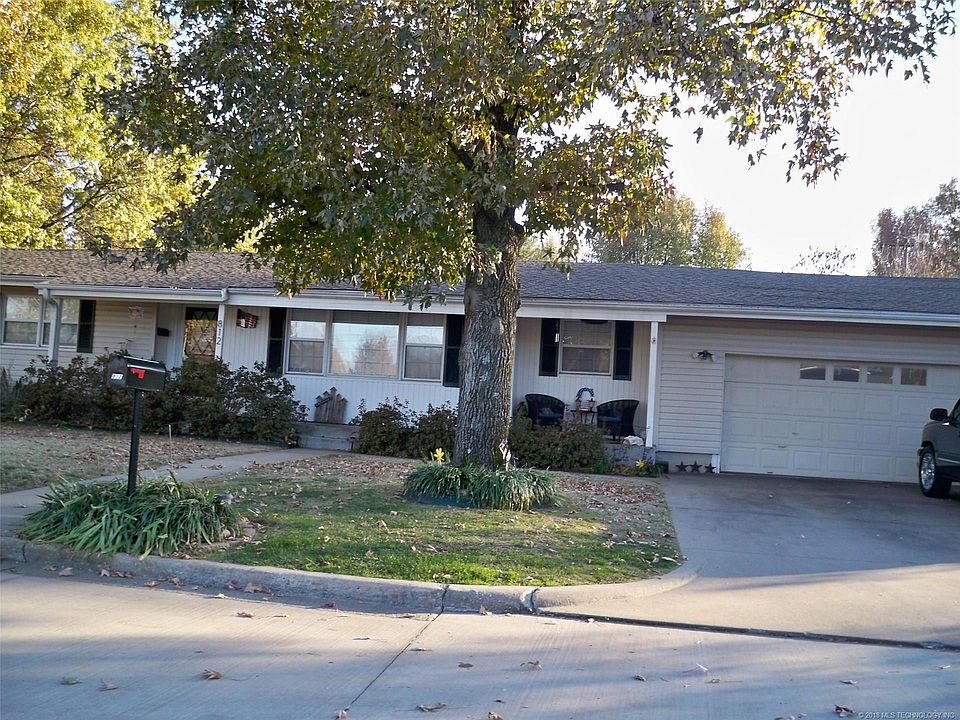 1st image of 812 SE 13th St