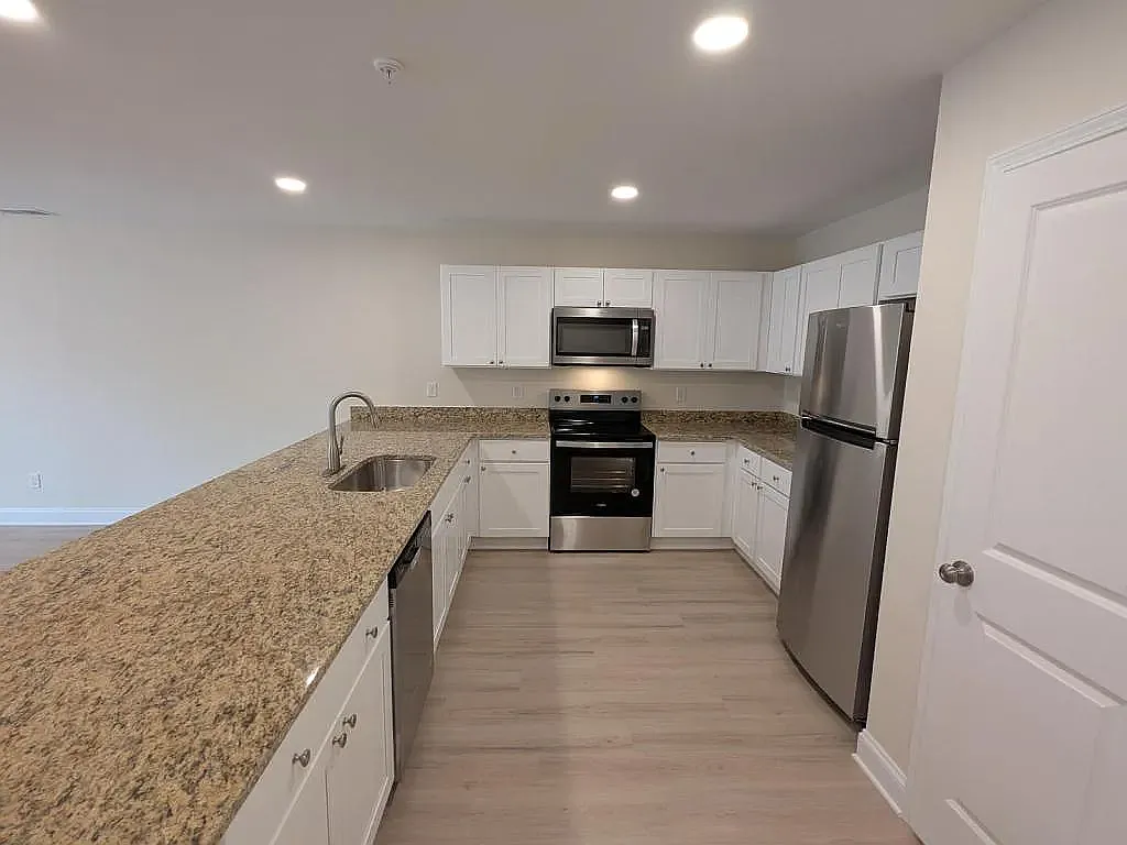 Keystone Luxury Apartments — Photo 4