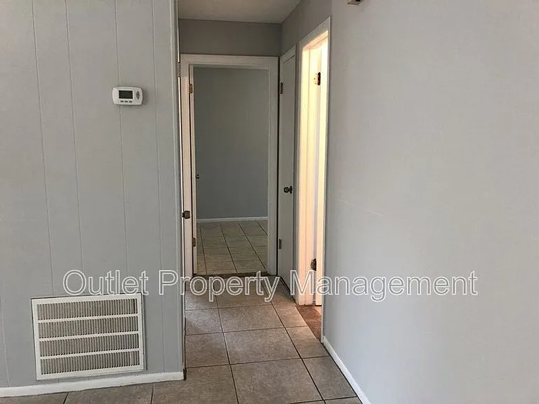 700 Trailwood Dr — Photo 4