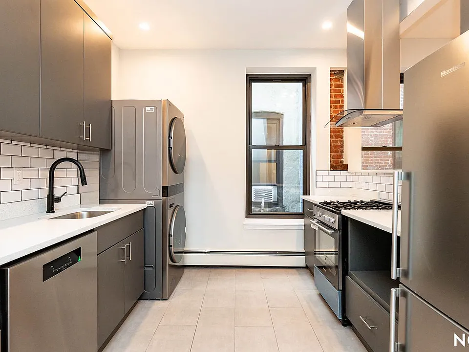 56 W 105th St #4B