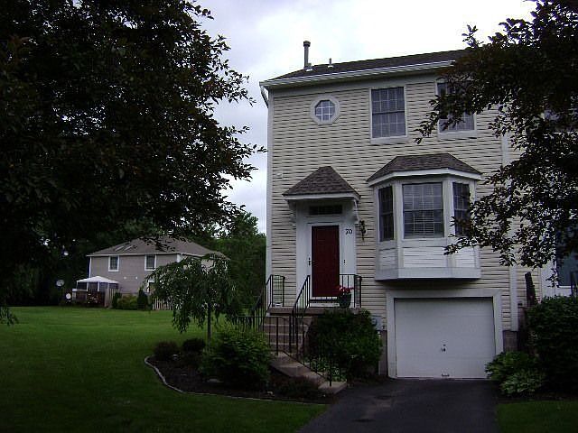 1st image of 70 Courtshire Ln