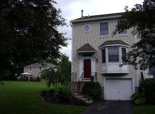 70 Courtshire Ln, Penfield, NY 14526