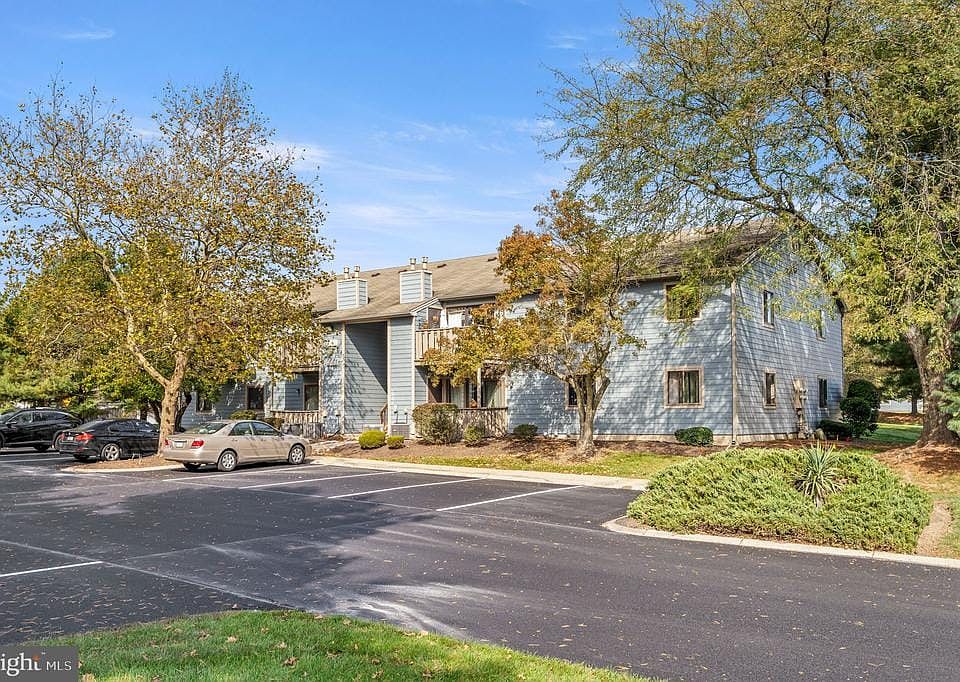 1st image of 105 Stockton Ct #105