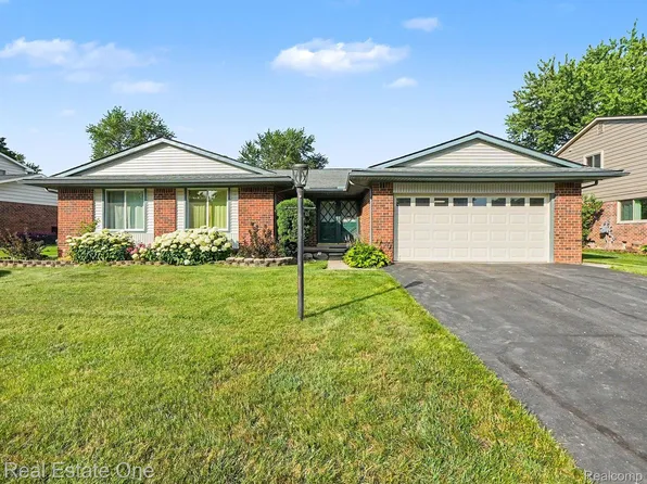 22550 Brook Forest Rd, Novi, MI 48375