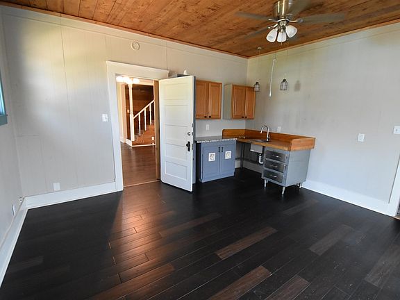 3rd image of 215 E 11th St