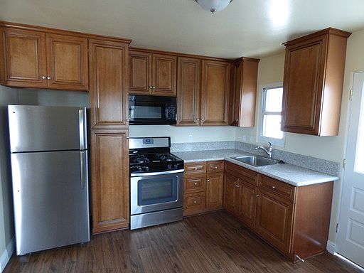 4th image of 2311 Brant St