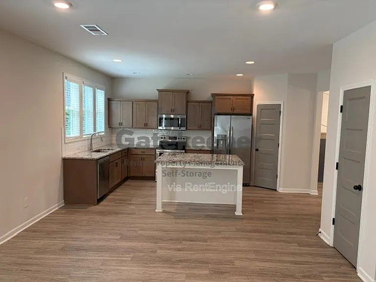 205 Valley View Dr — Photo 6