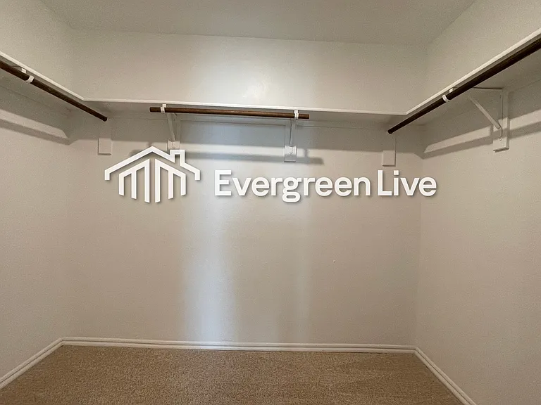 2208 Bleeker St — Photo 10