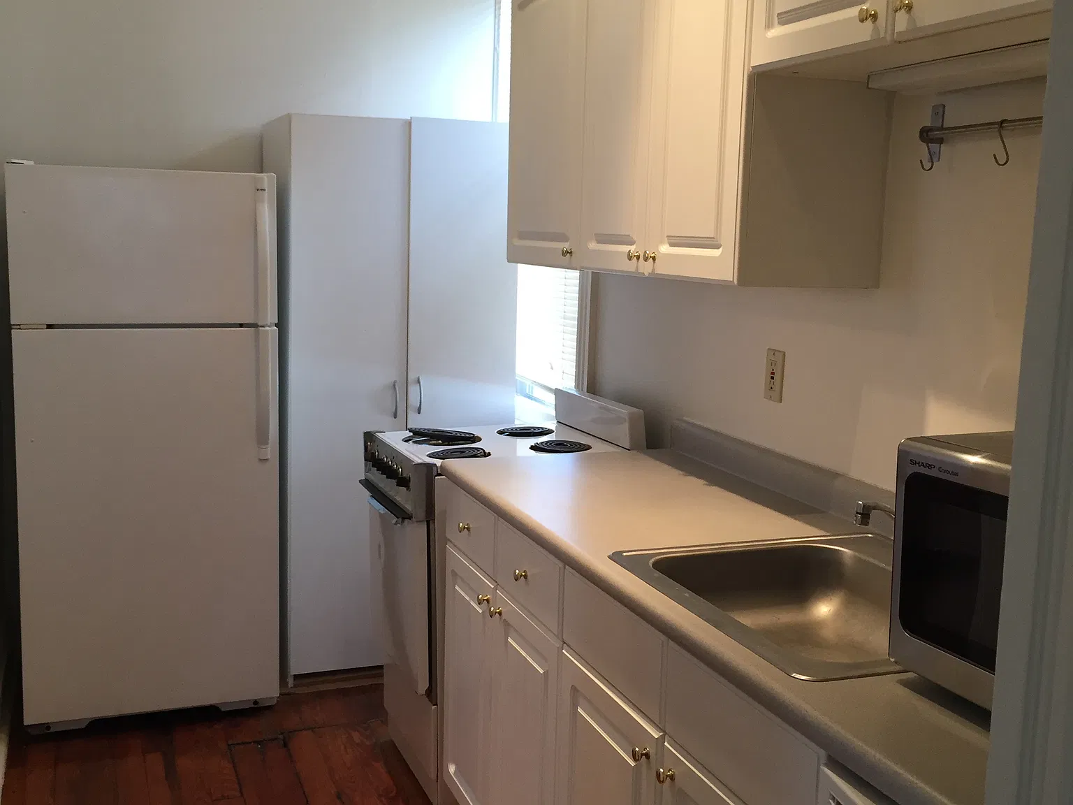 1 bed, 700 sqft, $1,400 — Photo 3
