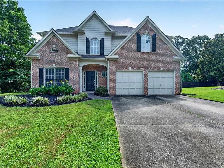 2311 Ravinia Ct NE — Photo 1