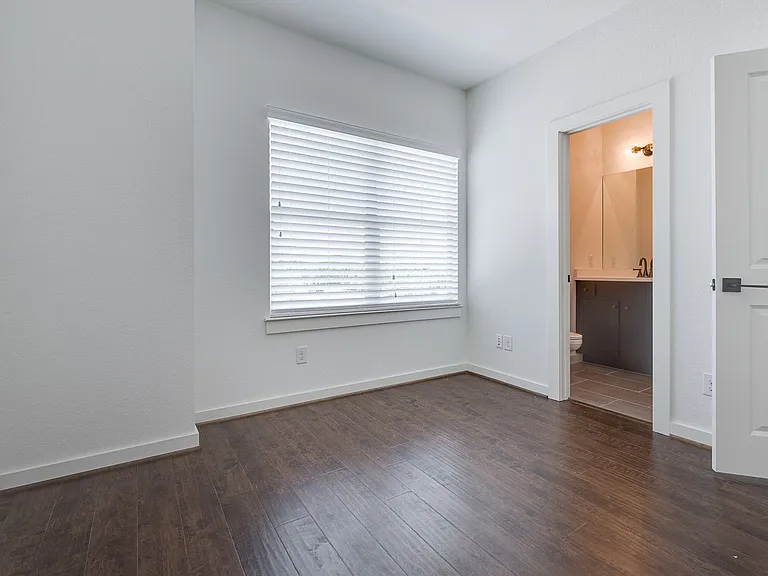 2706 Forest Park Blvd — Photo 22