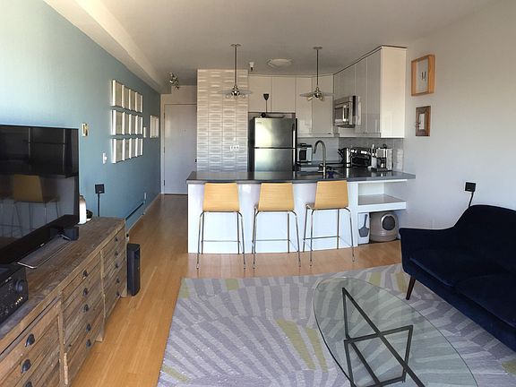 3rd image of 275 Burnett Ave APT 4