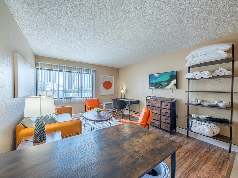 Reno Regency Apartments — Photo 3