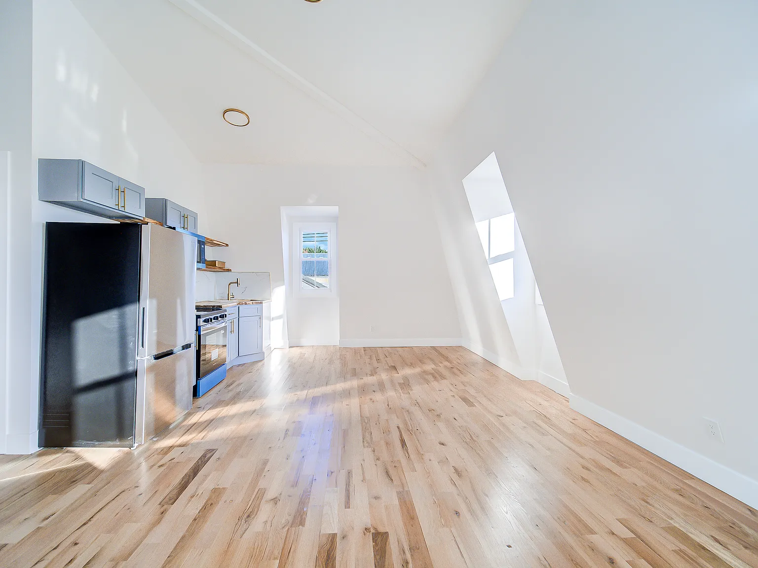 1 bed, $2,400 — Photo 2